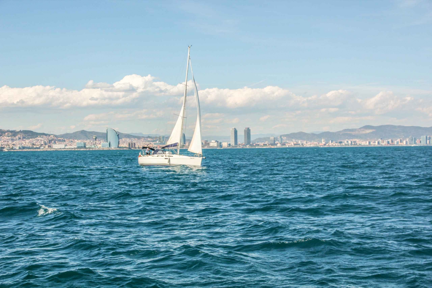 Barcelona Port Vell: Afternoon Merienda Sailing Cruise