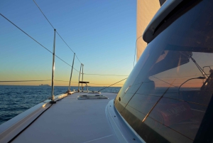 バルセロナプレミアム共有サンセットクルーズ (ドリンクとスナック)