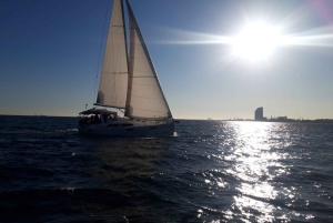 バルセロナプレミアム共有サンセットクルーズ (ドリンクとスナック)