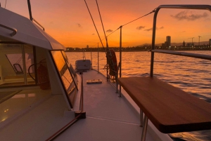 Barcellona: Crociera Premium condivisa al tramonto (bevande e snack)