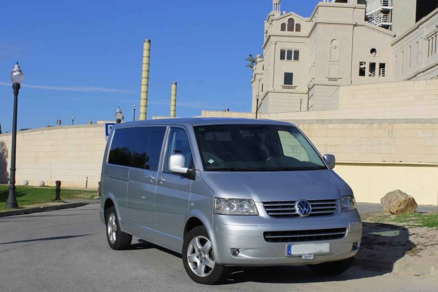 Barcelona Private 1-Way Transfer Between Harbor & City