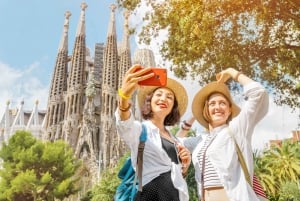 Barcelona: Private 2-Hour Sagrada Familia Tour for Seniors