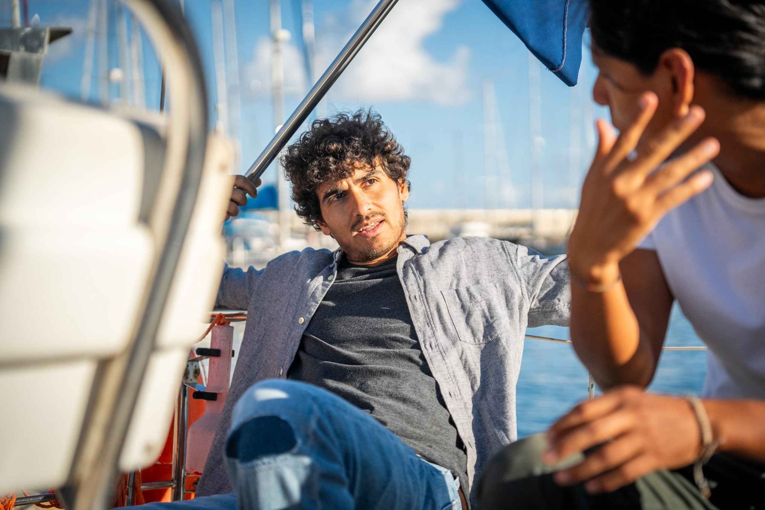 Barcelona: Privat båttur for 2, svømming, snacks og drikke