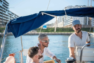 Barcelona: Privat båttur for 2, svømming, snacks og drikke