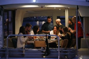 Barcellona: Vela privata in catamarano con bevande e snack