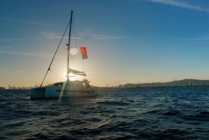 Barcelona: Privat katamaranseiling med drikke og snacks