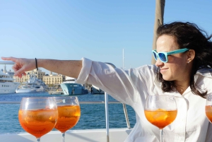 Barcelona: Privat katamaranseiling med drikke og snacks