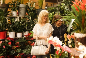 Barcelona: Private Christmas Walking Tour with Drink