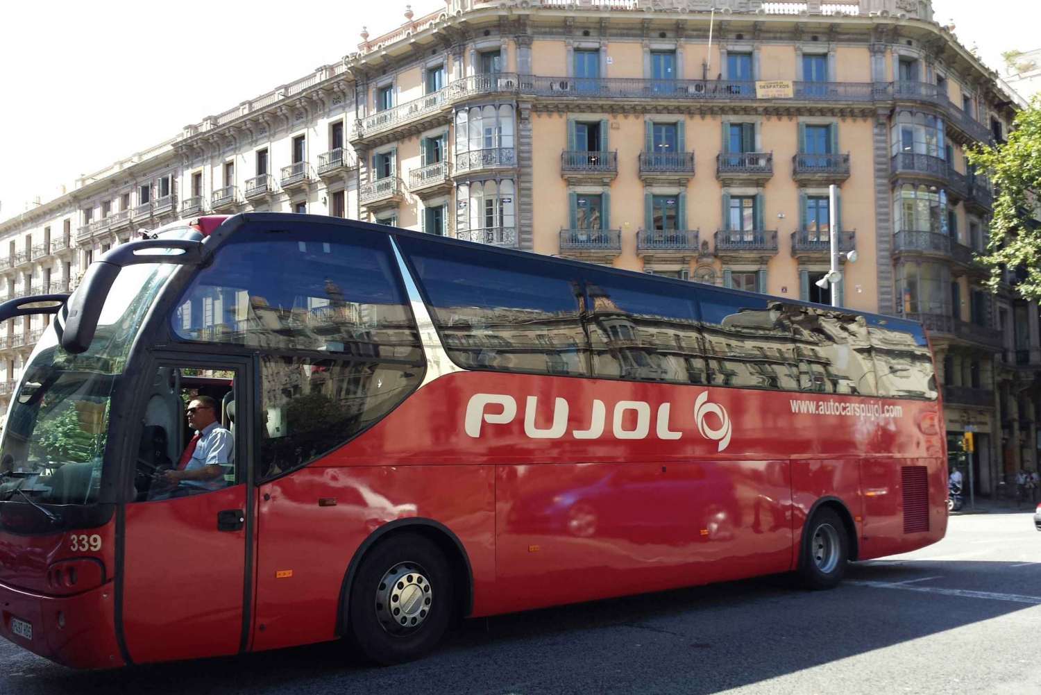 Barcelona: Private City Tour with Driver and Guide