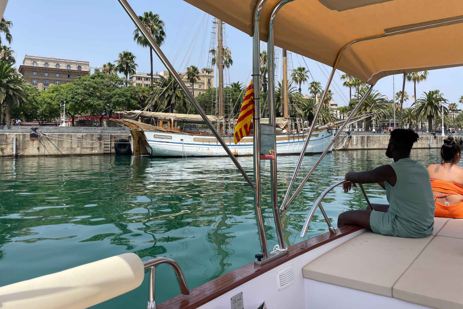 Barcelona: Private Classic Yacht Tour with Drinks