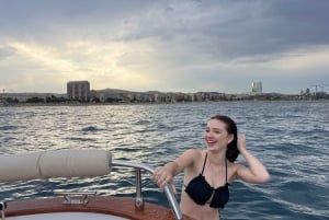 Barcelone : Visite privée en yacht classique avec boissons
