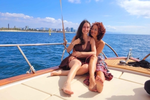 Barcelona: Private Classic Yacht Tour with Drinks