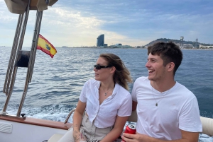 Barcelona: Private Classic Yacht Tour with Drinks