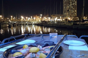 Barcelona: Yksityinen iltaristeily illallisella ja juomilla.