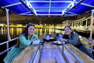 Barcelona: Yksityinen iltaristeily illallisella ja juomilla.