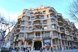 Barcelona: Private Gaudí Tour with Sagrada Familia Ticket