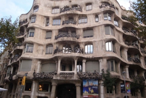 Barcelona: Private Gothic Quarter & Eixample Highlights Tour