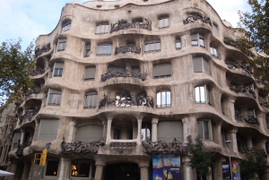 Barcelona: Private Gothic Quarter & Eixample Highlights Tour