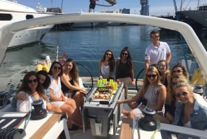 Barcelona:2 horas de navegación privada con bebidas y aperitivos a bordo