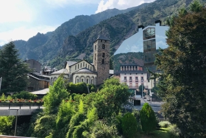 Барселона: Частная однодневная поездка в Андорру с гидом и пикапом