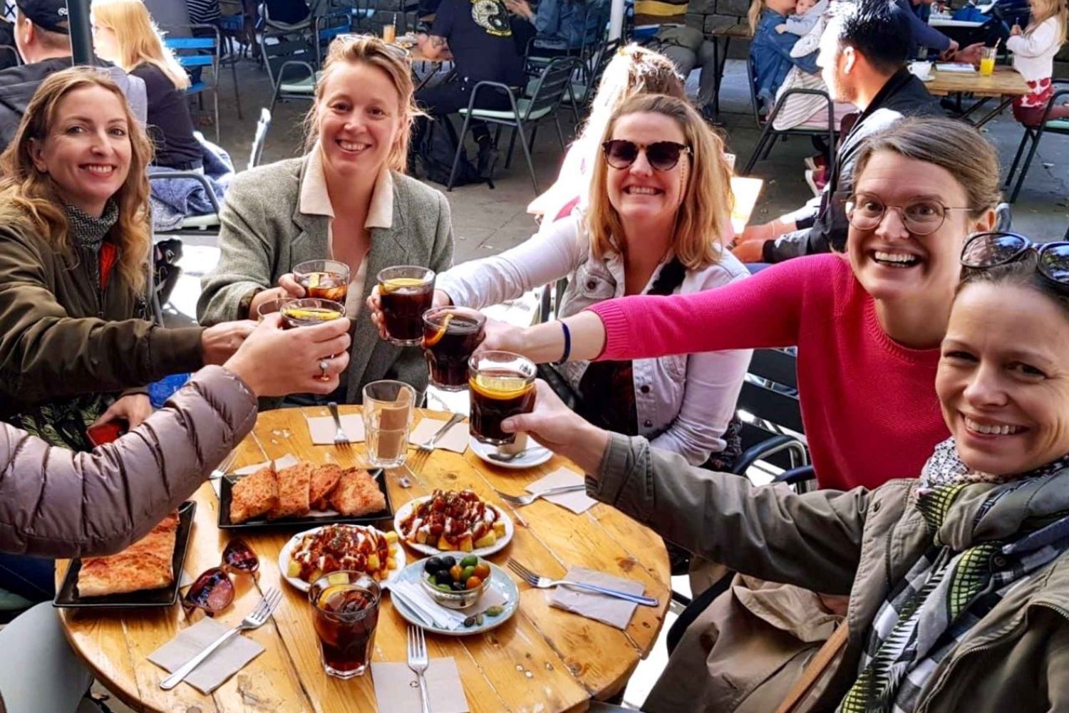 Barcellona: tour guidato privato del vermut con tapas e bevande