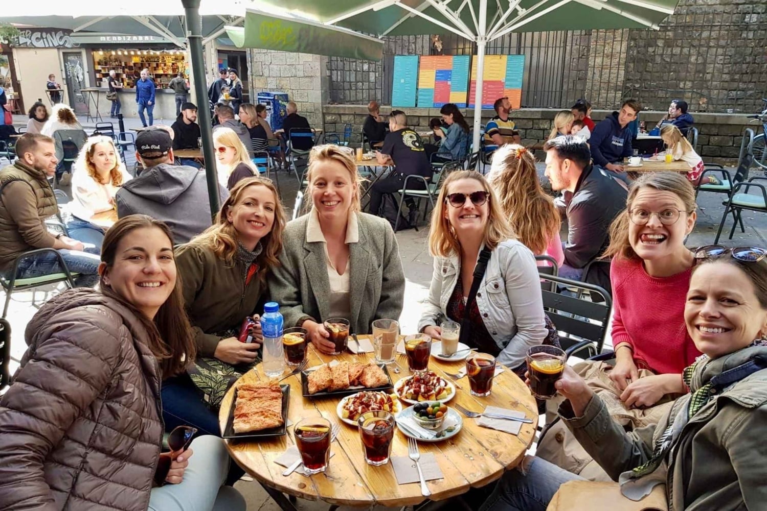 バルセロナ：タパスとドリンク付きのプライベート ガイド付きヴェルムート ツアー