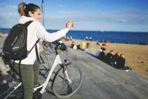Barcelona: Privétour per fiets/eBike & Sagrada Familia Tickets