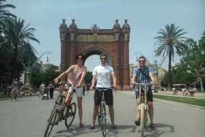 Barcelona: Private Highlights Tour by Bamboo Bicycle