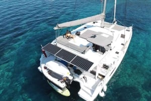 Barcelona: Private luxury ocean catamaran excursion