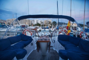 Barcellona: Tour privato di lusso in barca a vela