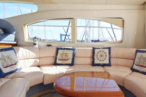 Barcelona: Privat motorbåt med dryck och mat