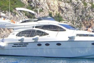 Barcelona: Privat motorbåt med dryck och mat