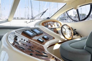 Barcelona: Privat motorbåt med dryck och mat