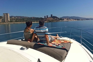 Barcelona: Privat motorbåt med dryck och mat