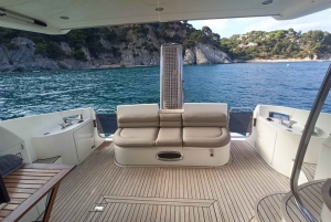 Barcelona: Privat motorbåt med dryck och mat