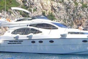 Barcelona: Privat motor Yacht Charter