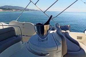 Barcelona: Privat motor Yacht Charter