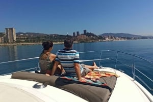 Barcelona: Prywatny czarter jachtu motorowego