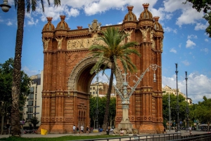 Barcelona: Private Photography and City Highlights Bike Tour