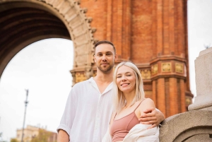 バルセロナ：凱旋門でのプライベート写真撮影