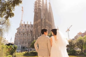 Barcelona: Familia Sagrada Familia -kirkossa.