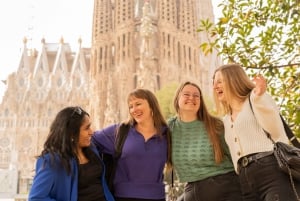 Barcelona: Familia Sagrada Familia -kirkossa.