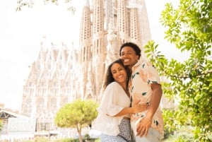 Barcelona: Familia Sagrada Familia -kirkossa.