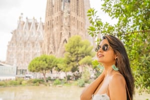 Barcelona: Familia Sagrada Familia -kirkossa.