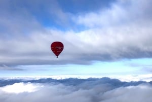 Barcellona: volo romantico privato in mongolfiera