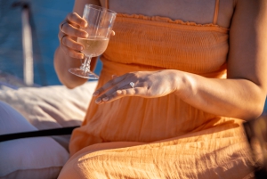 Barcelona: Prywatna romantyczna wycieczka żaglówką z drinkami