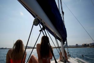 Barcellona: Crociera privata in barca a vela