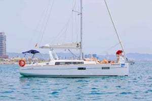 Barcelona: Private Sailing Trip with Drinks and Snacks