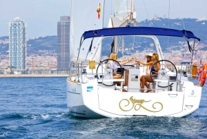 Barcelona: excursión privada en velero con bebidas y aperitivos (máximo 9 personas)