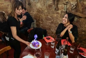 Barcelona: Private Tapas & Drinks Night Tour with a Local